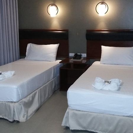 Win Hotel & Casino Talisay  Bagian luar foto