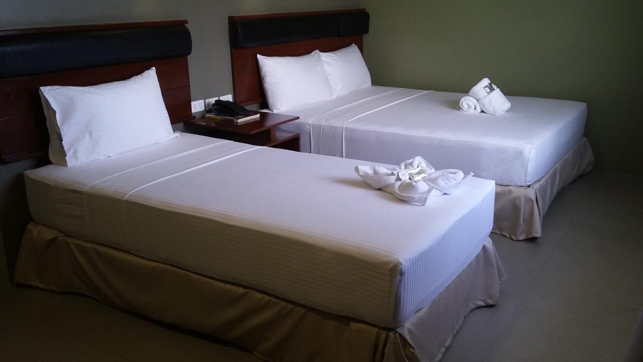 Win Hotel & Casino Talisay  Bagian luar foto