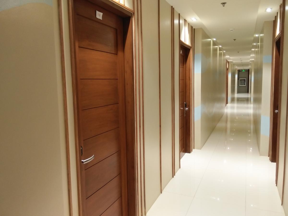 Win Hotel & Casino Talisay  Bagian luar foto