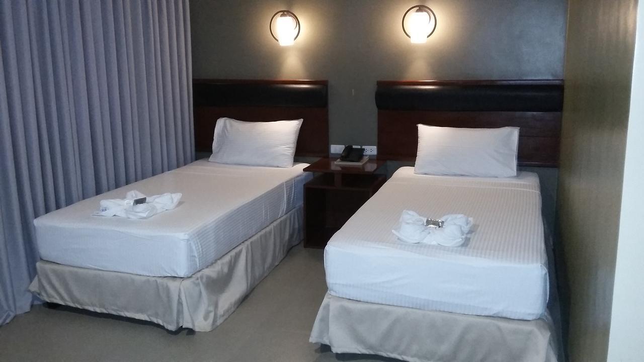 Win Hotel & Casino Talisay  Bagian luar foto